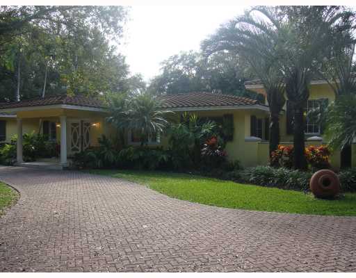 Prestigious Golf Course Home in Coral Gables